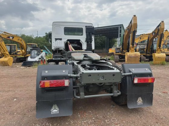 中国重汽 HOWO 10 轮胎卡车底盘 420HP