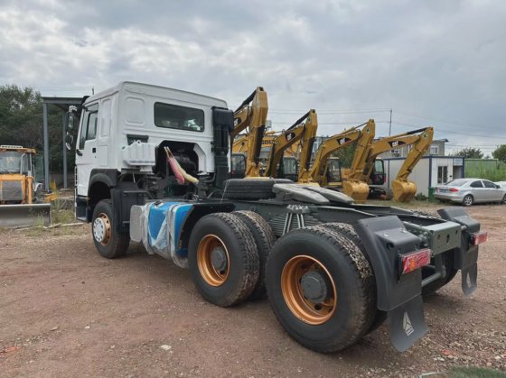 中国重汽 HOWO 10 轮胎卡车底盘 420HP