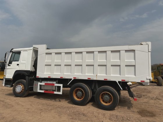 371HP 状况良好的二手HOWO自卸车 6X4自卸车