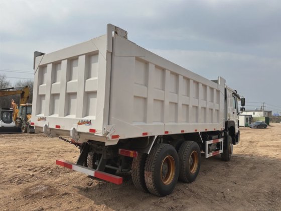 371HP 状况良好的二手HOWO自卸车 6X4自卸车