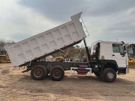 371HP 状况良好的二手HOWO自卸车 6X4自卸车