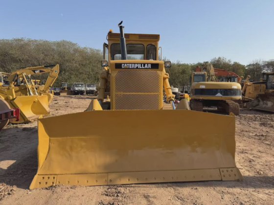 中古のキャタピラーD8KブルドーザーキャットドーザーD8K土木機械キャットD8
