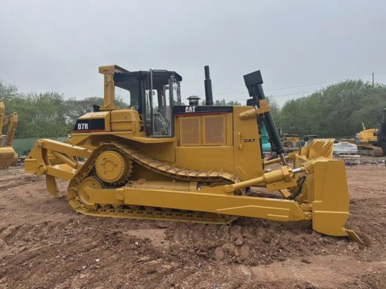 安価なオリジナルキャタピラーブルドーザーD7r 三角トラック付きブルドーザー