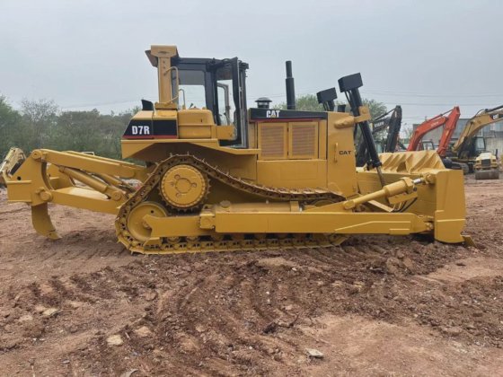 便宜的原装卡特彼勒推土机 Cat D7r，带三角履带推土机