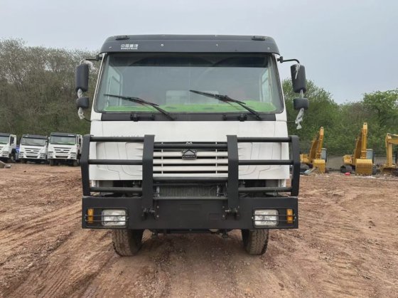 热销中国重汽二手HOWO自卸车 二手8X4自卸车 371马力二手卡车出售