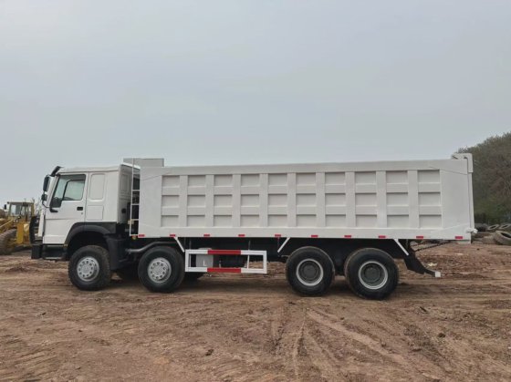 热销中国重汽二手HOWO自卸车 二手8X4自卸车 371马力二手卡车出售