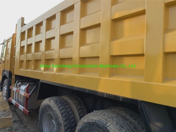 建筑设备 中国重汽HOWO 6 4重型自卸卡车