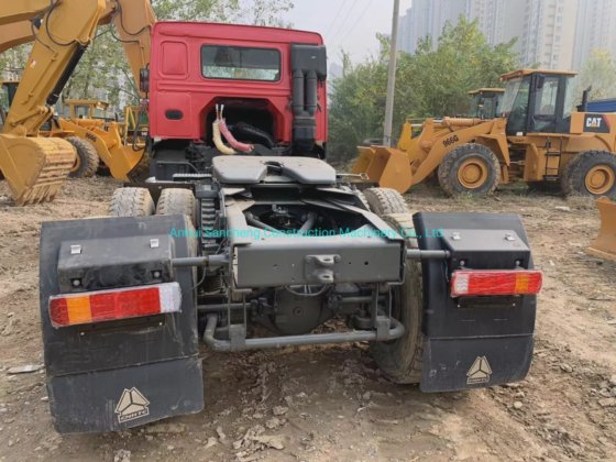 中国重汽豪沃6X4 371马力重卡牵引车头牵引车