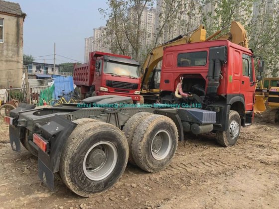 中国重汽豪沃6X4 371马力重卡牵引车头牵引车