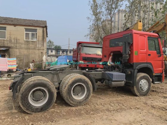 中国重汽豪沃6X4 371马力重卡牵引车头牵引车