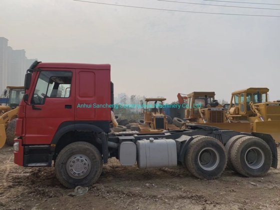 中国重汽豪沃6X4 371马力重卡牵引车头牵引车
