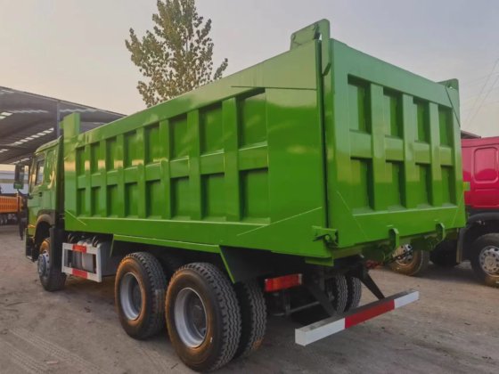 中国重汽HOWO自卸车6X4自卸车371马力375马力欧2卡车出售