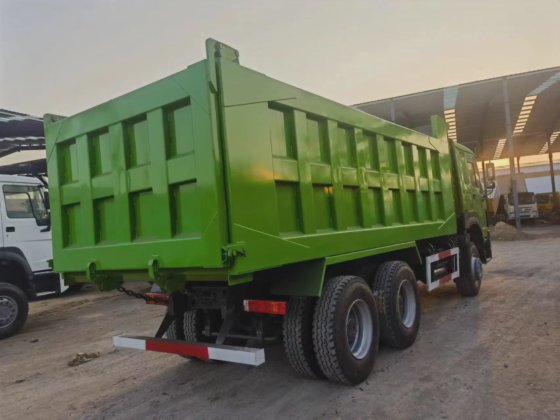 中国重汽HOWO自卸车6X4自卸车371马力375马力欧2卡车出售