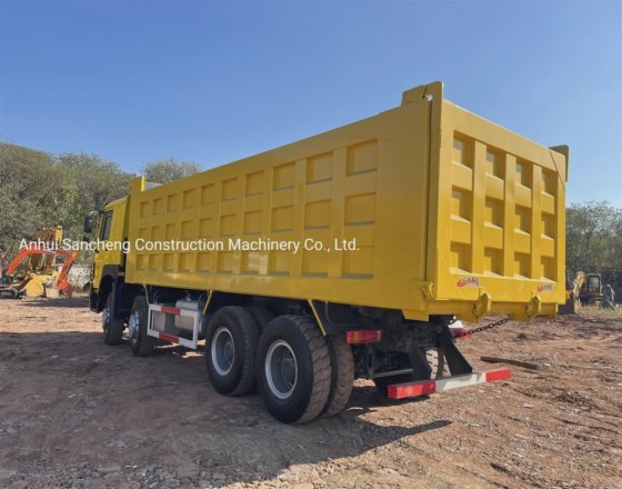 热销12轮胎的中国重汽8X4二手HOWO卡车