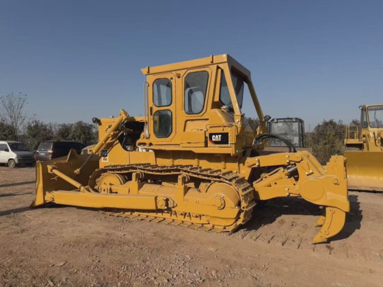 二手卡特彼勒D8K推土机，日本制造，价格低廉，出售