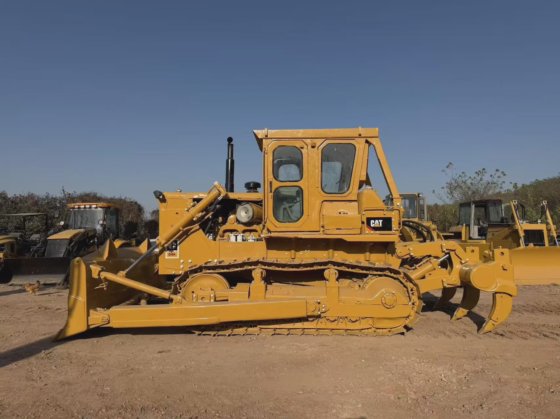 二手卡特彼勒D8K推土机，日本制造，价格低廉，出售