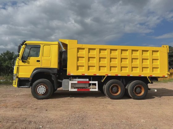 使用済み 6X4 371HP マイニングティッパーダンプトラックと 8X4