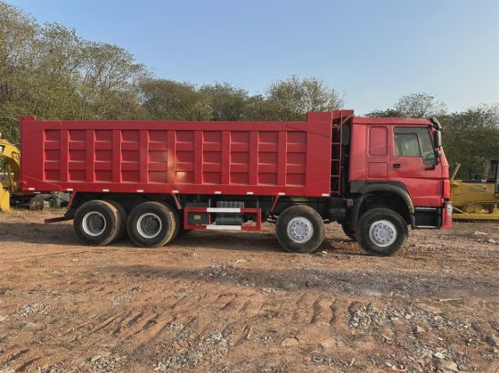 2020年中国重汽HOWO 8X4 12轮胎自卸车/HOWO 420马力机械式翻斗车