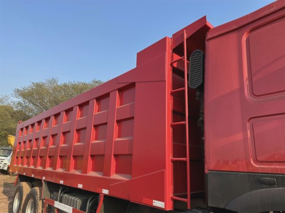 2020年中国重汽HOWO 8X4 12轮胎自卸车/HOWO 420马力机械式翻斗车