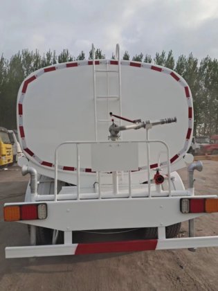 中古のシノトラックHOWO 6X4 371 水タンク車 高品質