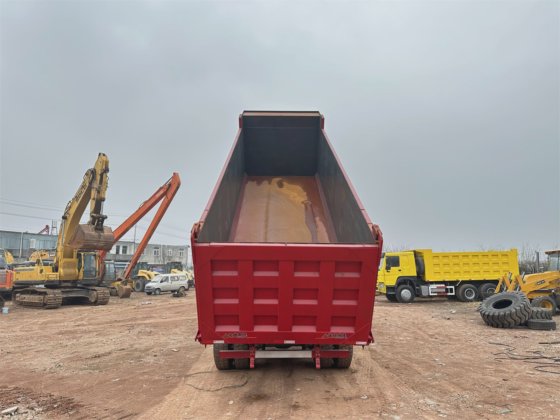 HOWO 371 8X4 自卸车 12