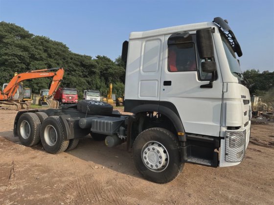 热销 HOWO 371 牵引车车头 中国重汽