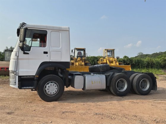 热销 HOWO 371 牵引车车头 中国重汽