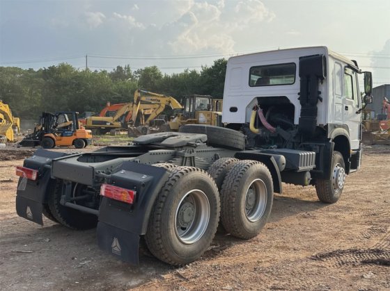 热销 HOWO 371 牵引车车头 中国重汽