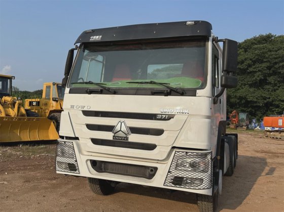 热销 HOWO 371 牵引车车头 中国重汽