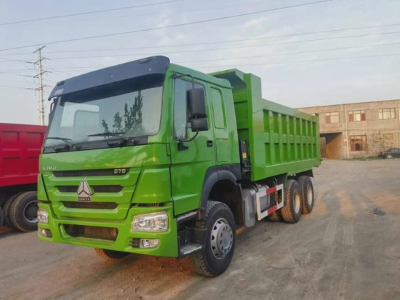 中国重汽HOWO375 10轮6X4翻斗车自卸车出售