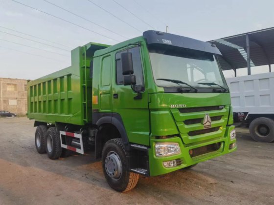 中国重汽HOWO375 10轮6X4翻斗车自卸车出售