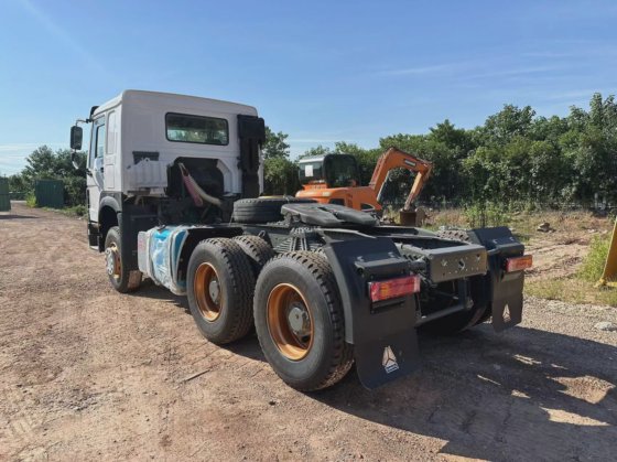 重型中国重汽HOWO 10轮二手牵引车车头