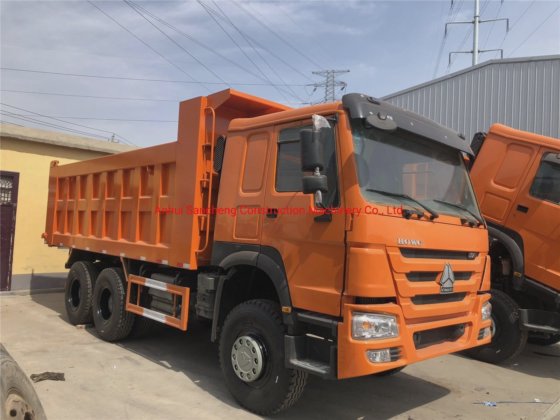 中国重汽HOWO 6X4重型越野自卸车