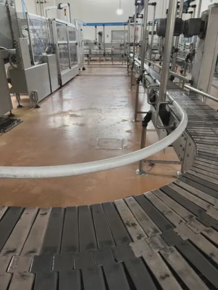 装瓶线 PROCOMAC，适用于静态与起泡水，产能高达12000 瓶/时