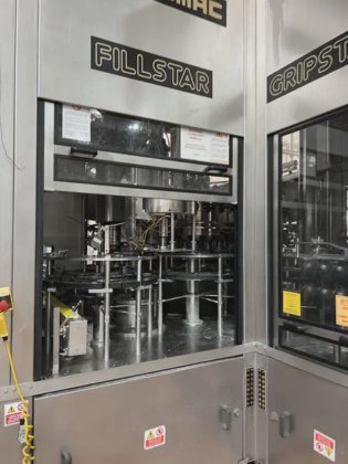 装瓶线 PROCOMAC，适用于静态与起泡水，产能高达12000 瓶/时