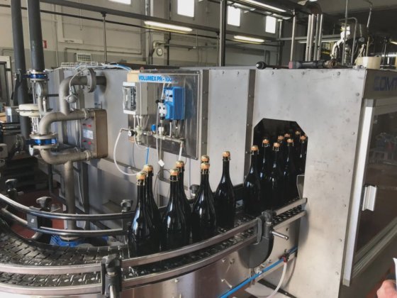 等压灌装线用于起泡酒 3000 瓶/小时