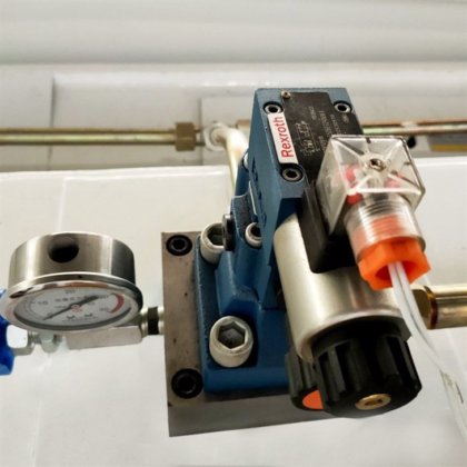 小型鋼製せん断機