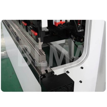 40トン工業用プレスブレーキ