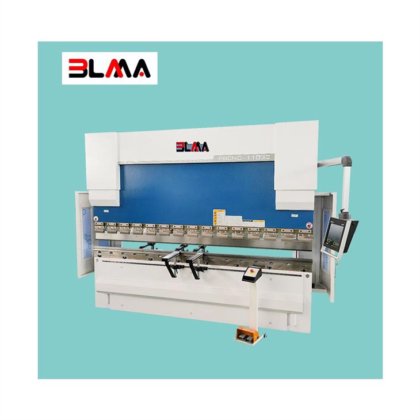 Máquina plegadora CNC