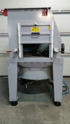 Sandblasting booth