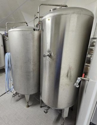 貯蔵タンク[8個]