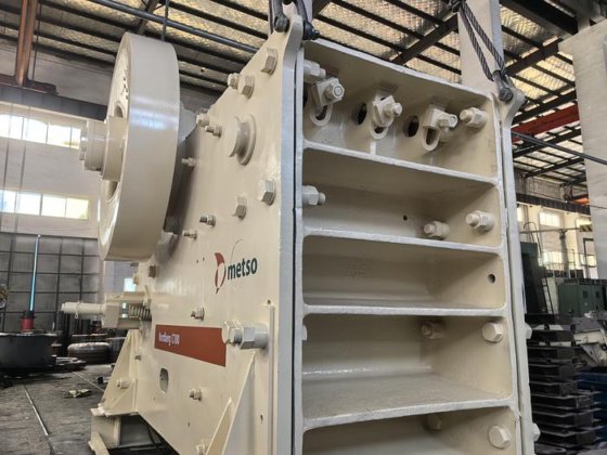 2004 METSO C100