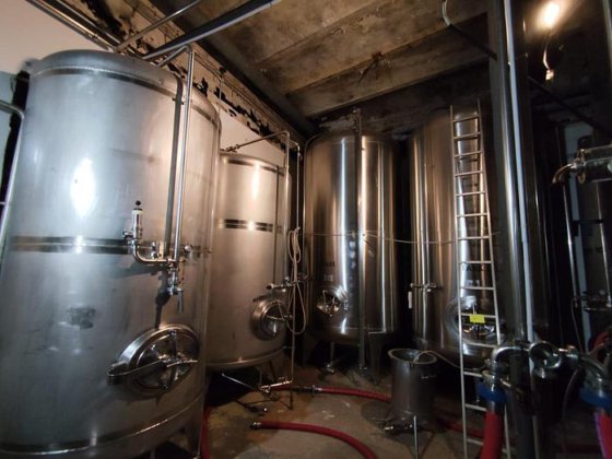 圧力タンク地下室