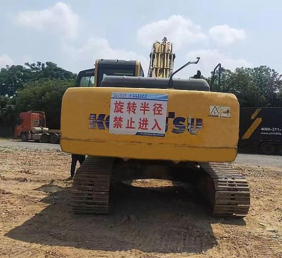 KOMATSU PC220-8MO