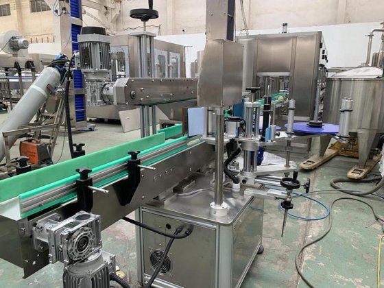 用于瓶子和产品的高速自动贴标机