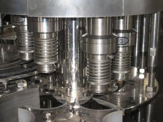 全自动矿泉水清洗灌装旋盖包装机