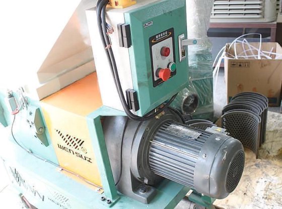 低速塑料造粒机塑料破碎机塑料回收机制造商