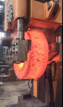 垂直鍛造リング圧延機 最大直径2000mm