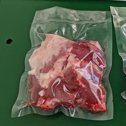 Automatic vacuum pump rolling conveyor