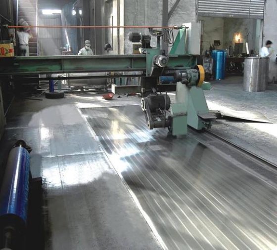 ZT 半自动台式气动螺旋旋盖机,适用于矿泉水塑料/玻璃/饮料瓶、化妆品